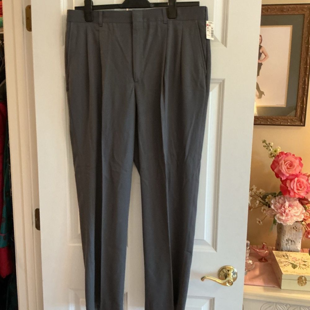 NWT. Men's Gray Pants 36W X 30L Washable Poly/Rayon